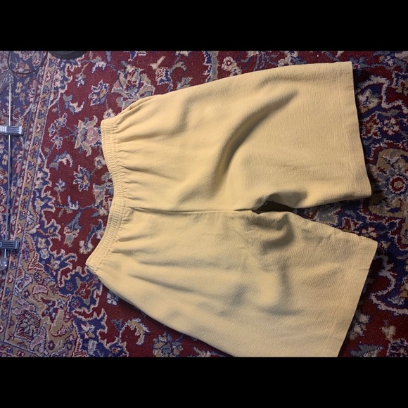 Maryam Nasir Zadeh shorts - Picture 2 of 5